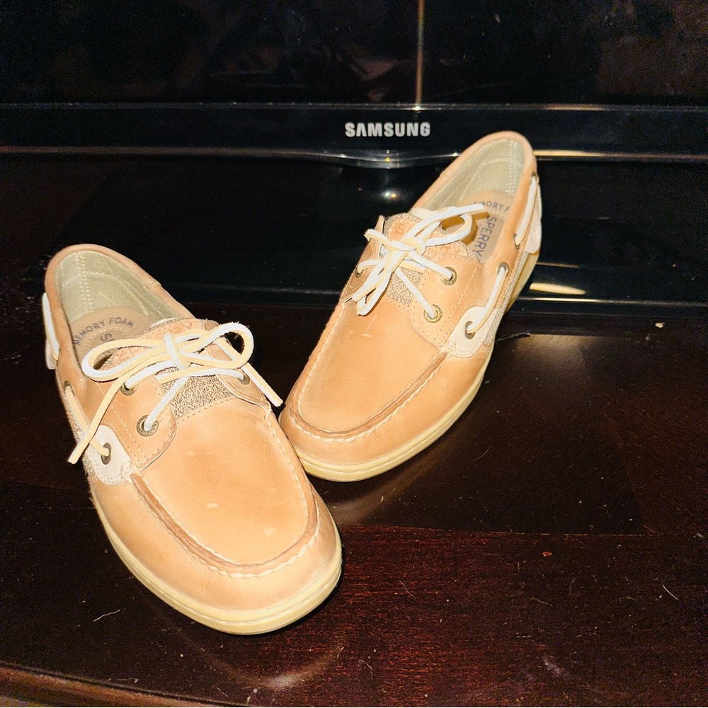 NWT Sperry Flat Leather Loafer’s Women’s color Linen/Oat